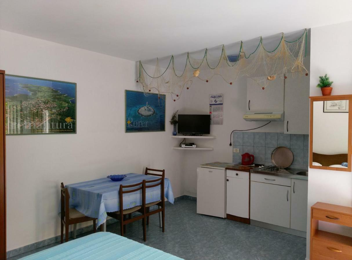 Vila Milla Premantura Kültér fotó